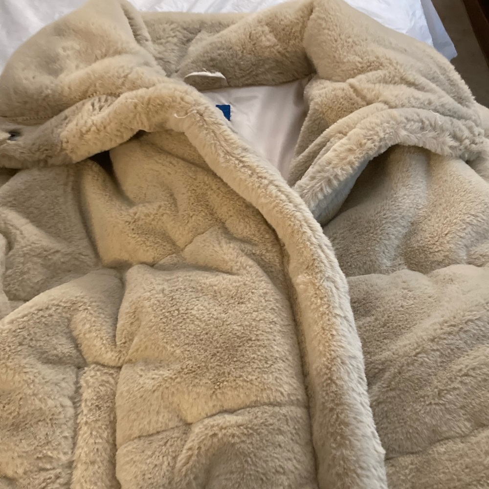Arizona fluffy faux fur coat size cluster